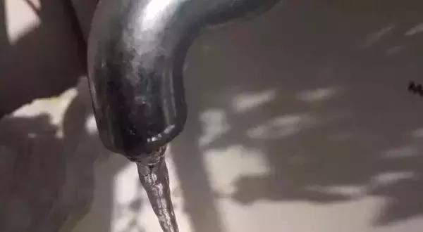 户外地下水管冻住了如何快速解冻,冬天水管冻住妙招图片