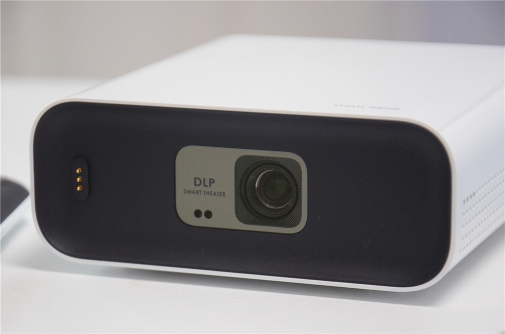 将电影院放进口袋里？天猫精灵“小白盒”便携智能投影仪评测