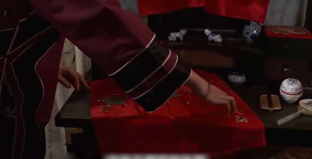 贫贱女子贪图富贵嫁入豪门，却与小叔暧昧逼死残疾丈夫：《怨女》