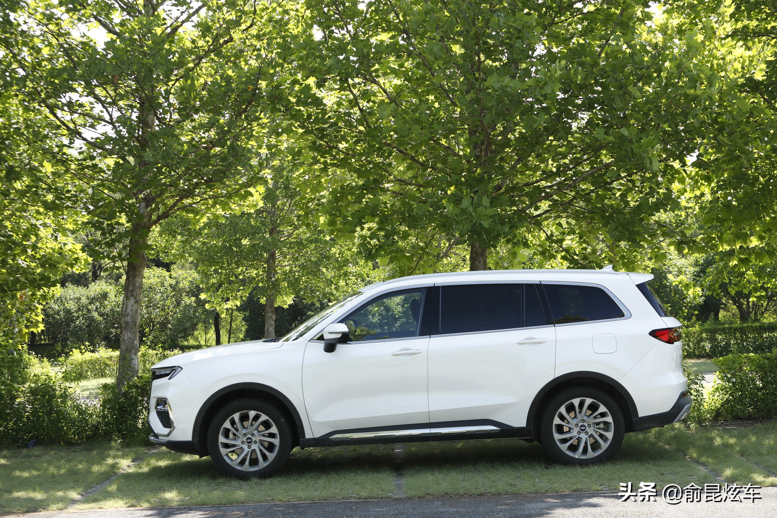 福特领裕6座尊领型评测,江铃福特领裕五座空间实测