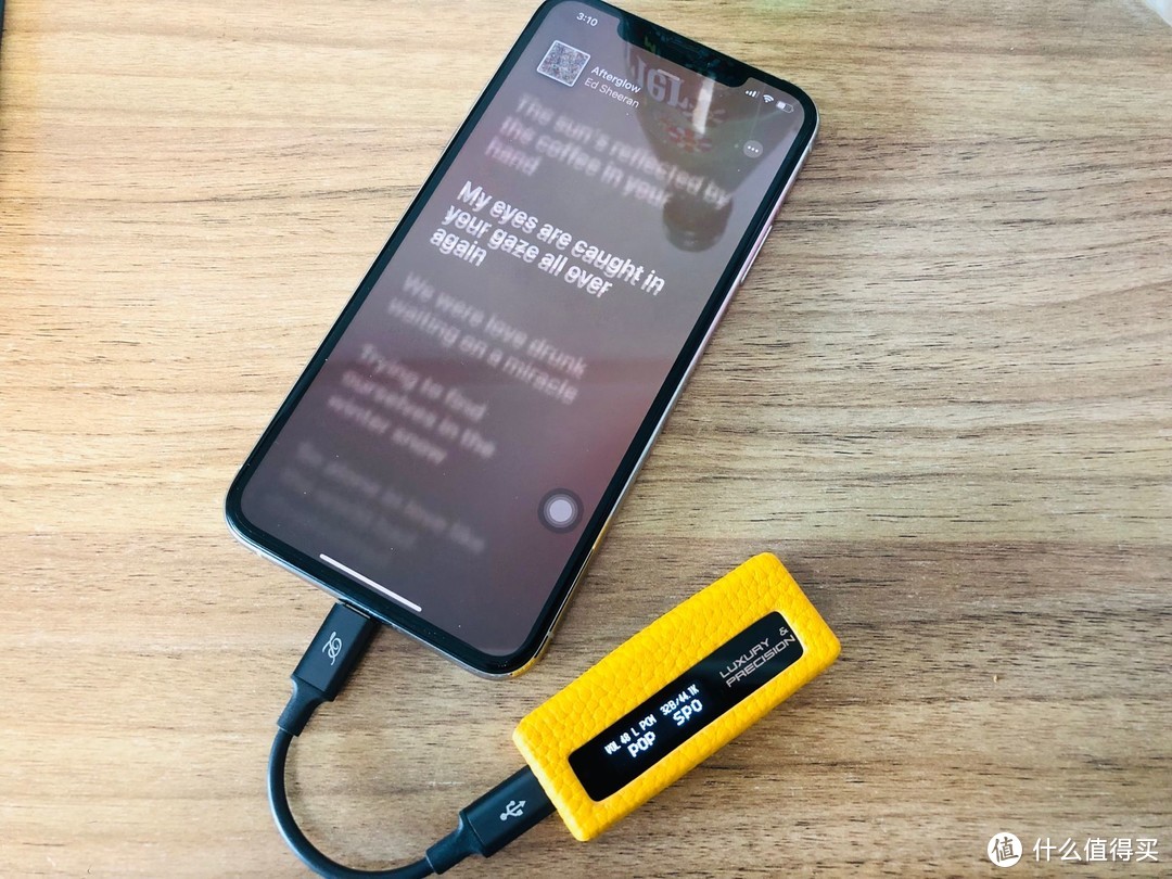 冷淡风生产力:MacBook、苹果11ProMax、燃风键盘、索尼Z1R耳机