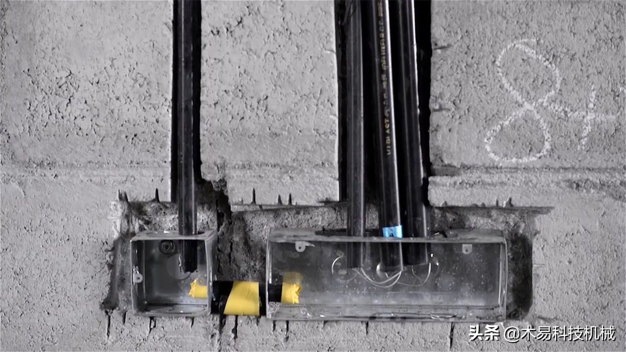 大叔研发“开槽神器”，每分钟8000转，90度角都能一次切完