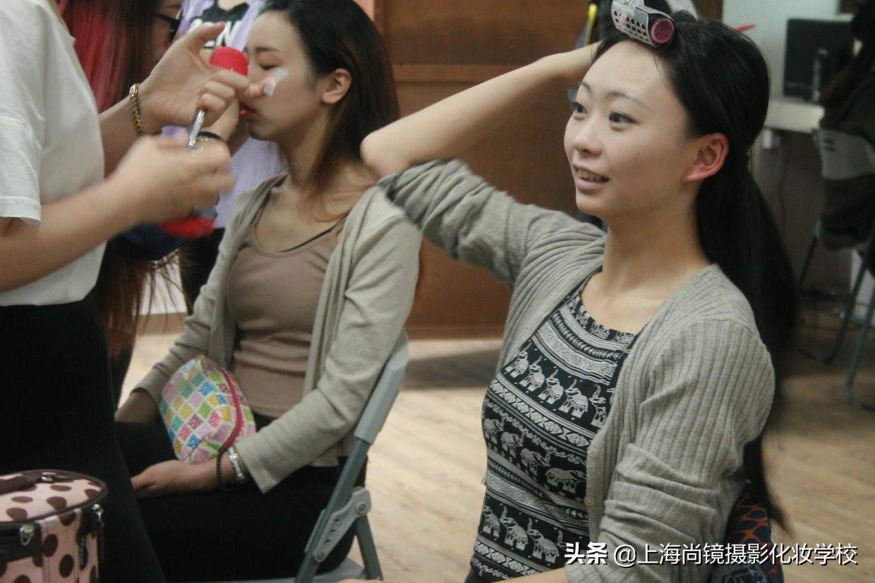 化妆培训大概需要多少钱,化妆培训学校一般学费是多少