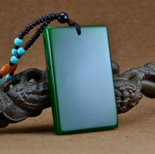 刘晓庆戴翡翠平安扣,刘晓庆帝王绿无事牌