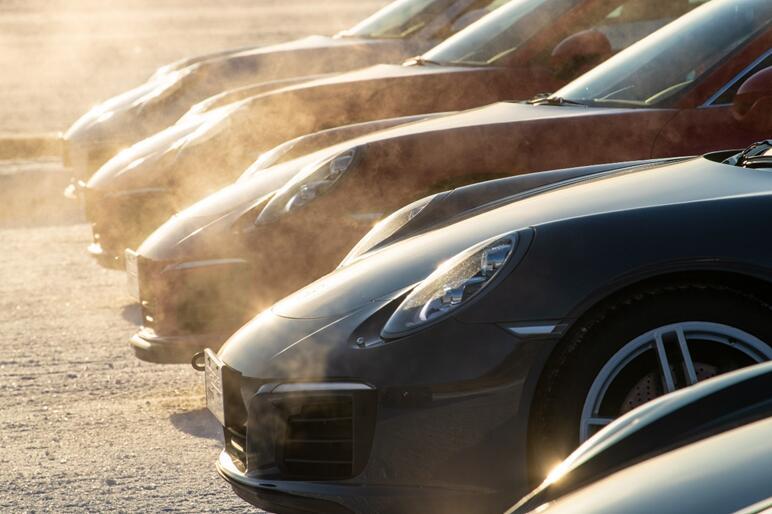 保时捷911turbos漂移,保时捷panamera雪地模式怎么开