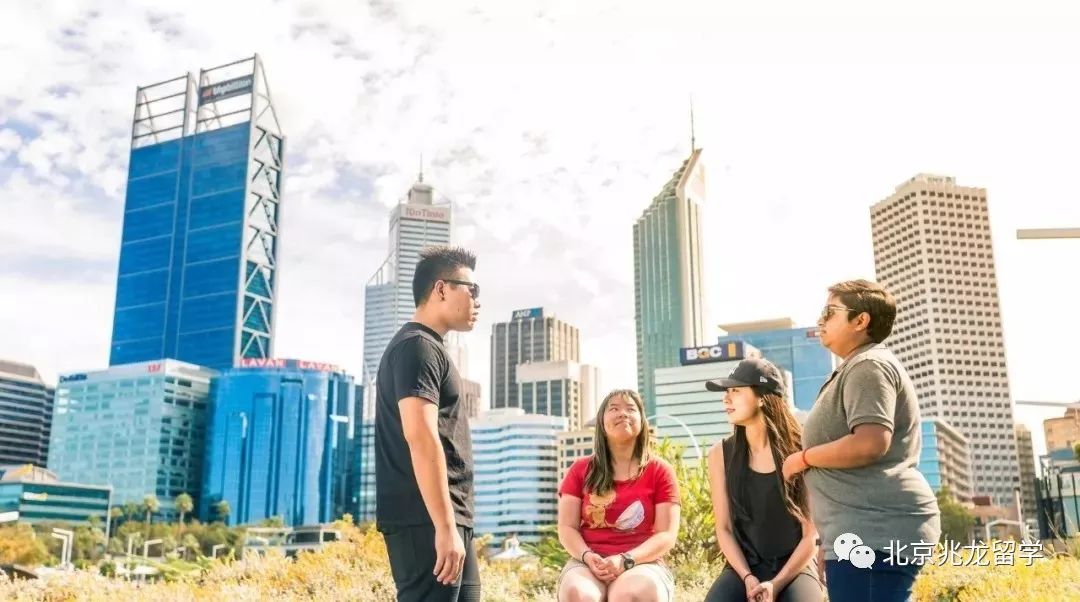 澳洲国立大学留学费用,留学澳洲学什么专业容易拿绿卡