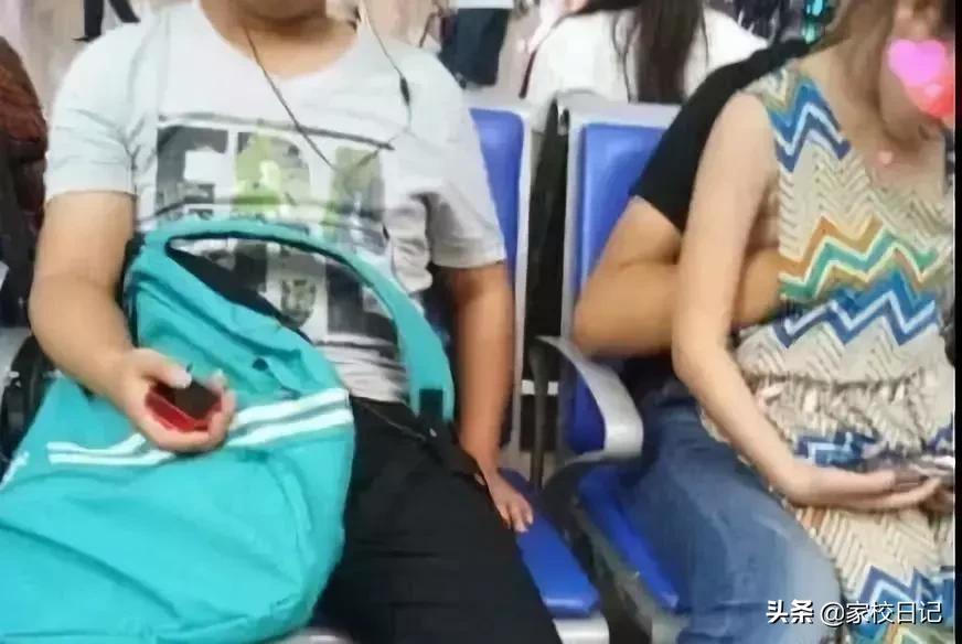 爸爸舌吻女儿、共同洗澡，还说：女儿的身体就是我的身体？！