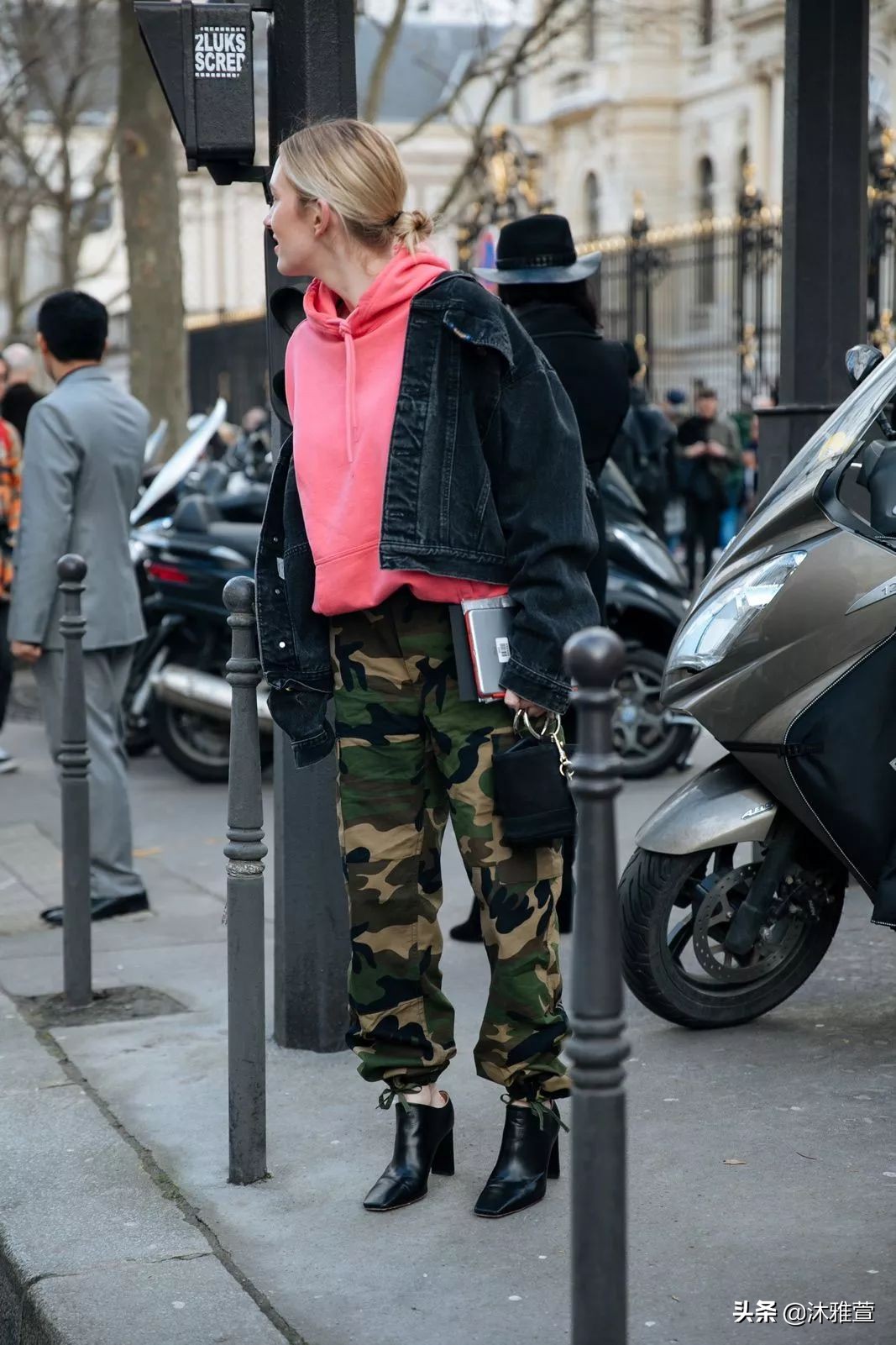 卫衣的n种穿法你学会了吗,卫衣的4个搭配方法太时髦了