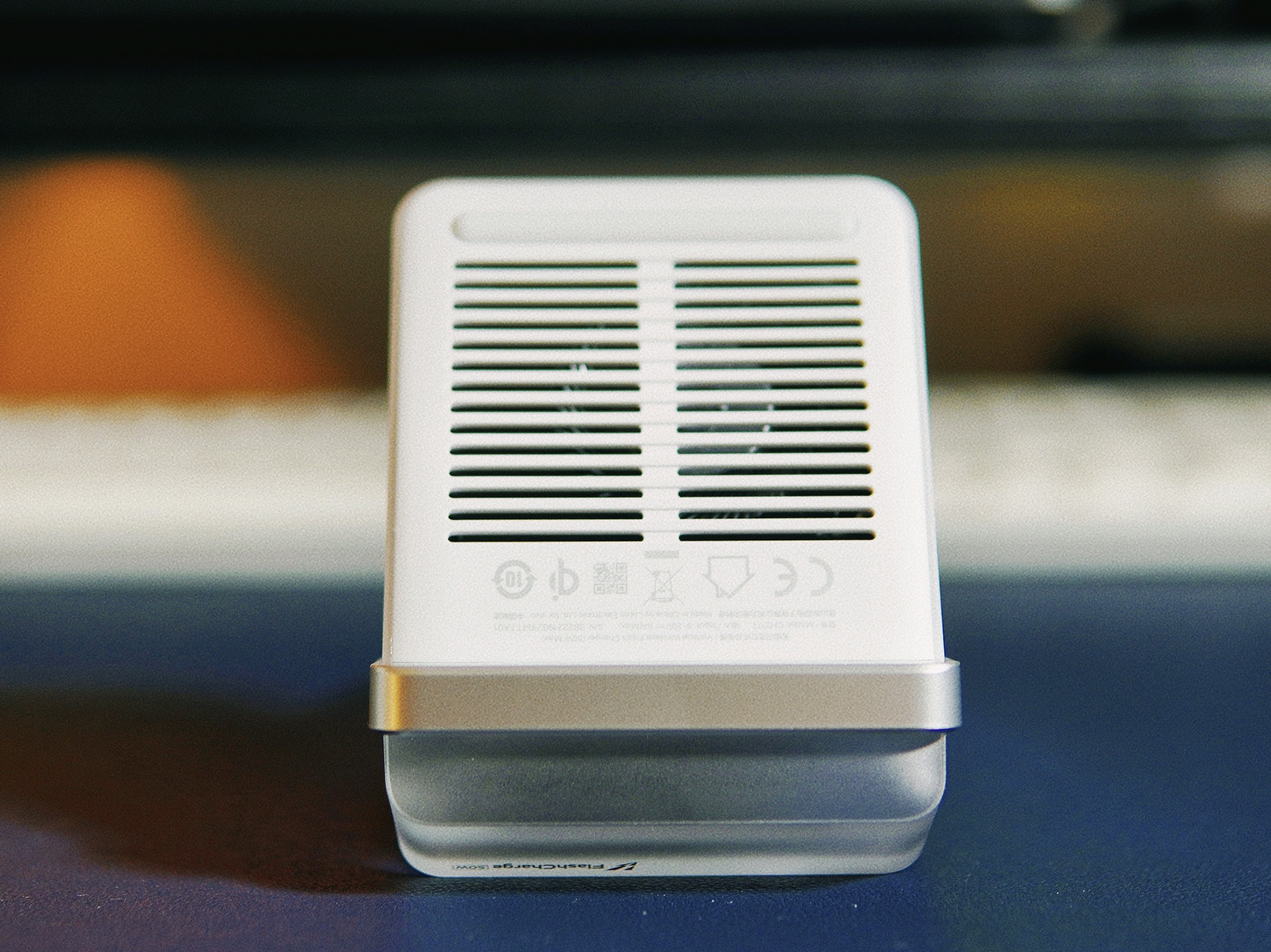 vivo双引擎闪充评测,vivo50w无线闪充立式充电器