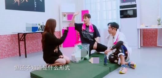 鞠婧祎身上抹粉这是真的假的,鞠婧祎被疑全身擦粉