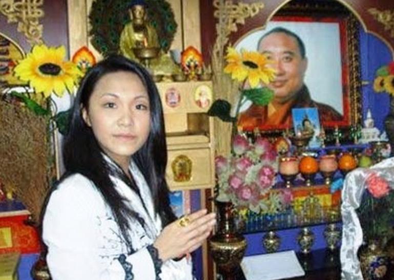 十世班禅活佛，40岁娶19岁开国上将外孙女，育有一女现在怎样
