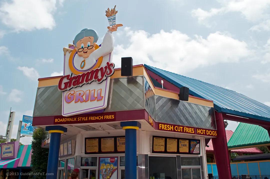 加州一男子为了省钱，花150美金买六旗年票狂吃七年免费餐