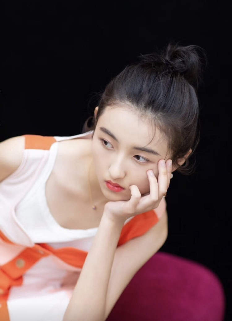 张子枫斜肩肌,张子枫大胆晒身材