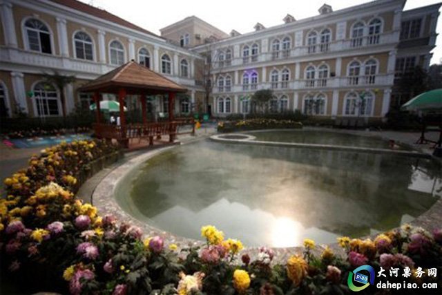 各种药浴温泉,冬天适合泡温泉的药浴