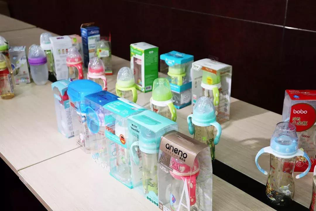 国内外奶瓶奶嘴大比对:宝宝好才是真的好!