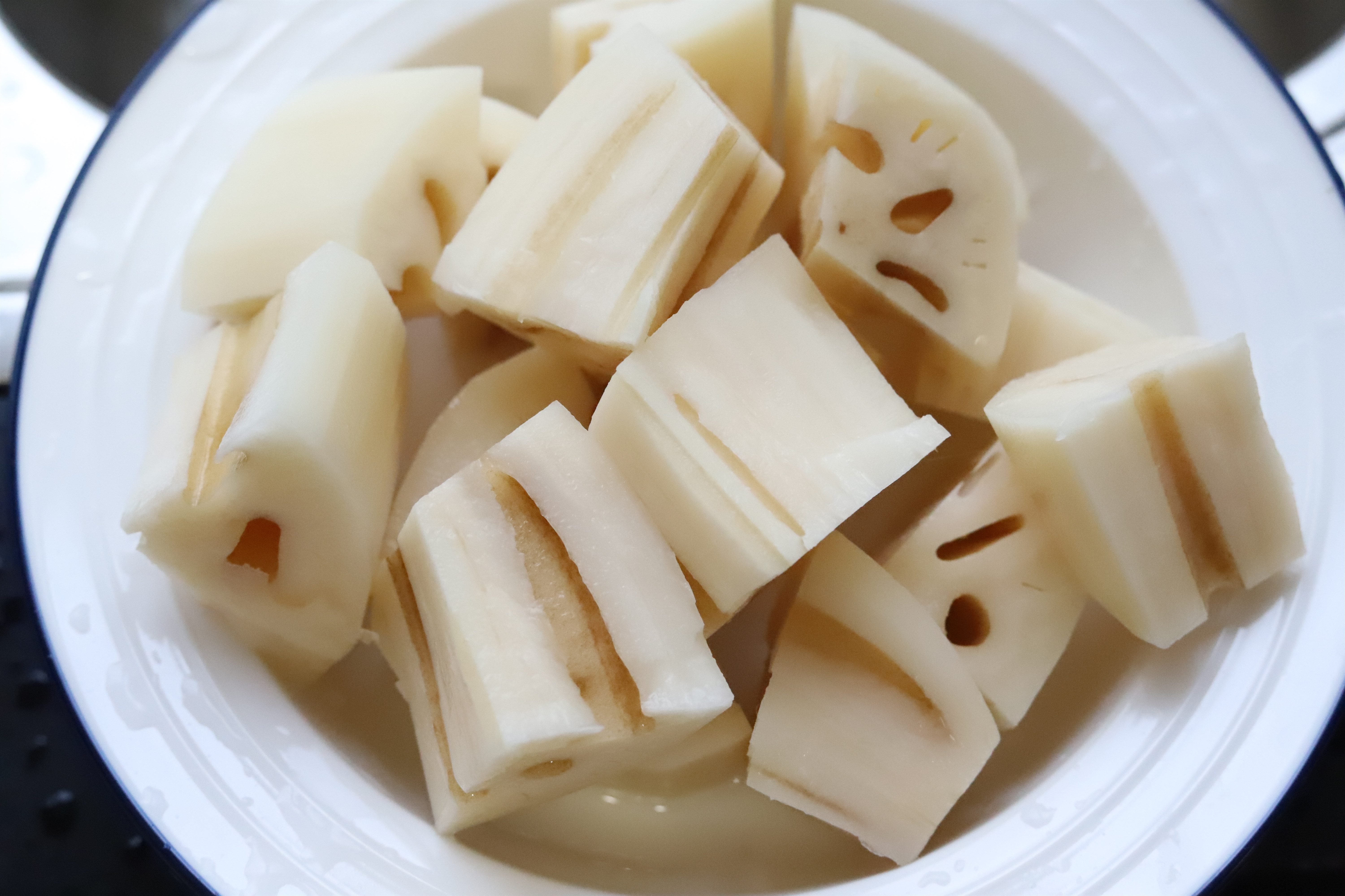 秋天多喝这个汤，宁心安神，香糯可口，营养美味不上火