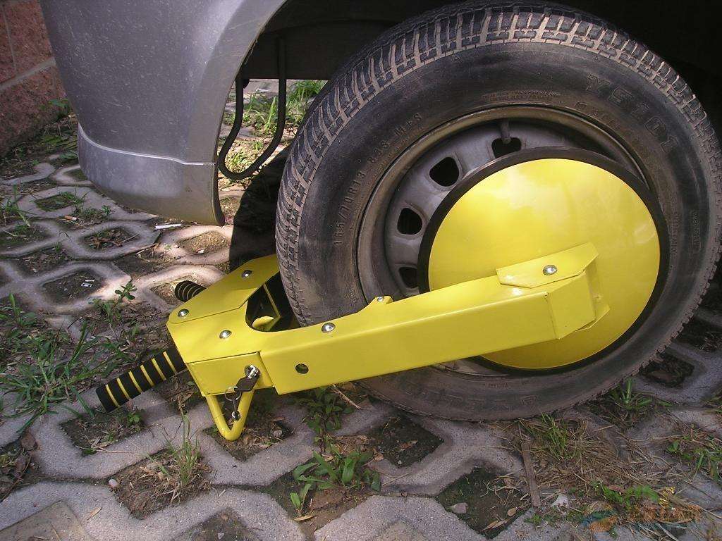 汽车被锁住轮胎该怎么开锁,汽车轮胎被锁如何快速解锁