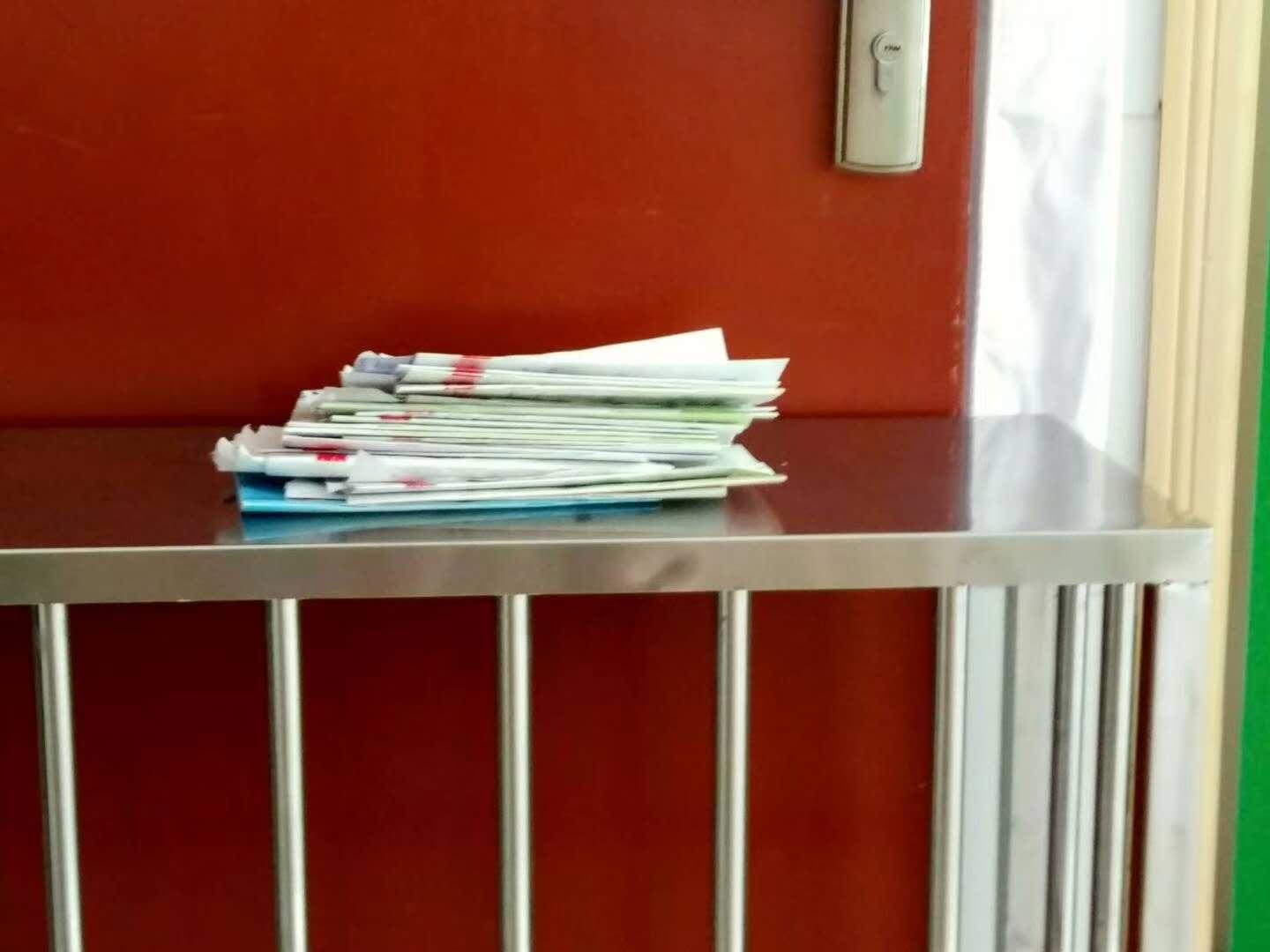 带孩子看病,44号跑24号前面了,24号怒摔门:我家不看了