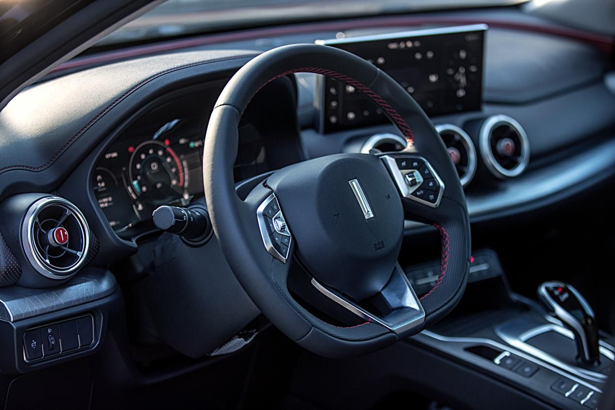 冬天启动车汽油味很重,冬天启动车子尾气一股汽油味