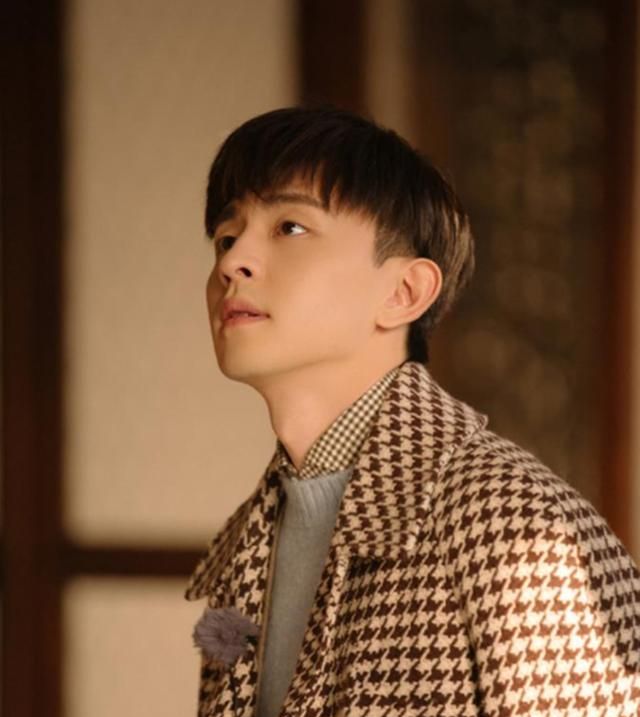 “正太面孔+举铁身材”，脸与身材极不符合，白敬亭邓伦上榜