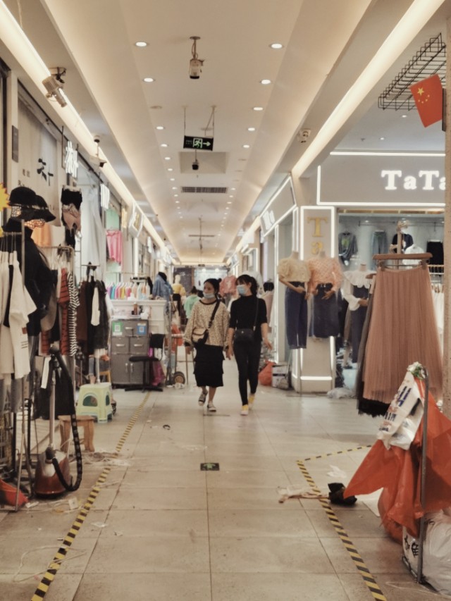 成都荷花池批发市场离哪个景点近,成都荷花池布料批发市场在哪里