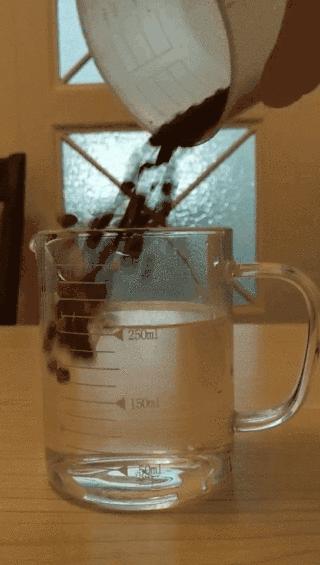 猫粮泡水鉴别好坏靠谱吗,猫粮泡水多长时间能吃