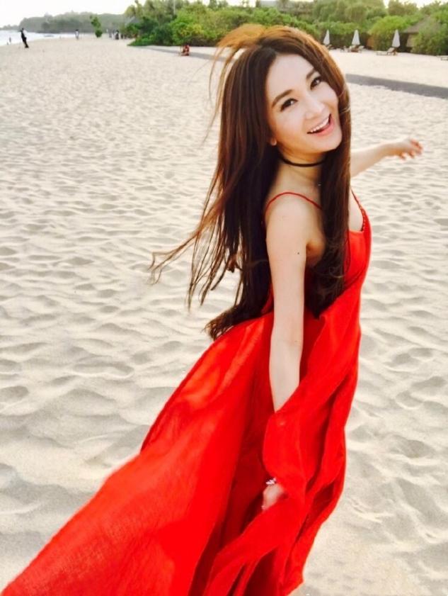 温碧霞年轻的穿搭,温碧霞穿蓬蓬裙