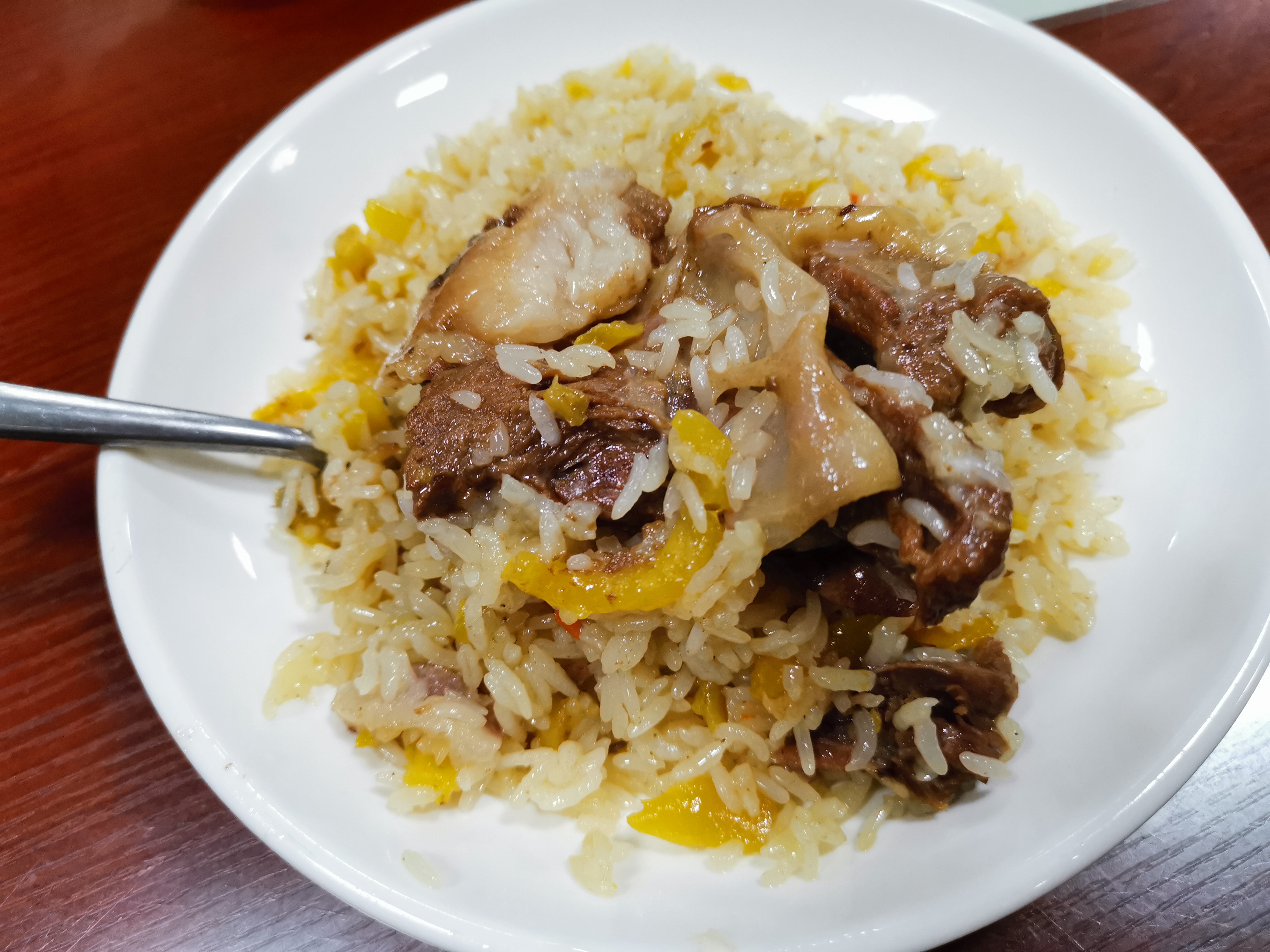 喀什古城南门艾力扎提抓饭美食,喀什艾力扎提抓饭有什么吃的