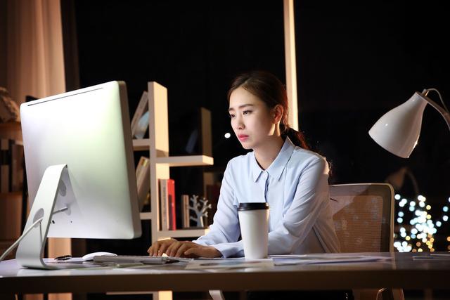 使用html制作excel图表,用html制作简单的个人介绍表格