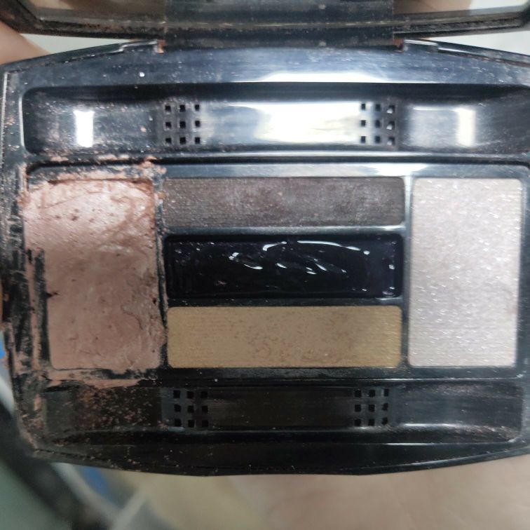 兰蔻眼影盘碎了,兰蔻眼影怎么修复