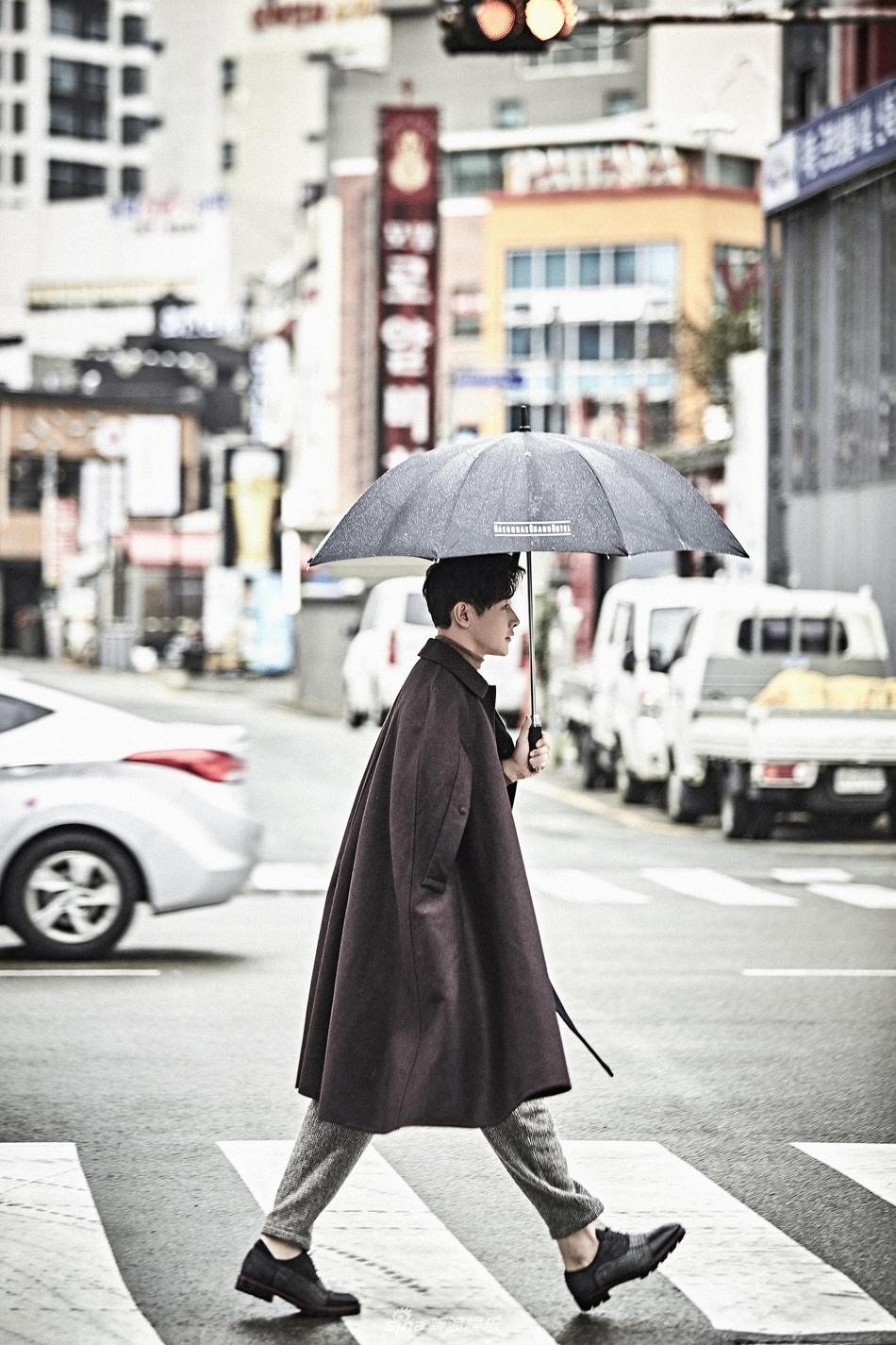 别再说每个男人衣柜里都需要一件风衣了!你们真的会搭配吗?