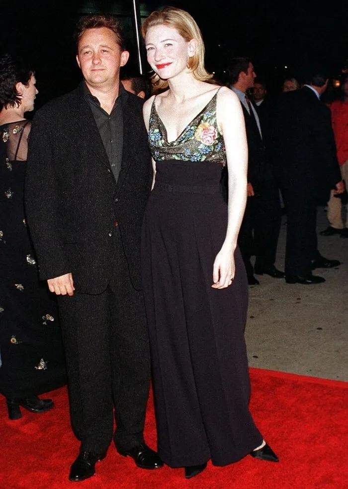 “闪婚”又如何？十年如一日地甜蜜着，他们甚至不用“秀”就能齁倒一大片