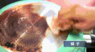 厨房油烟机大清洗，家里婆婆这样弄，几分钟油烟机锃光发亮