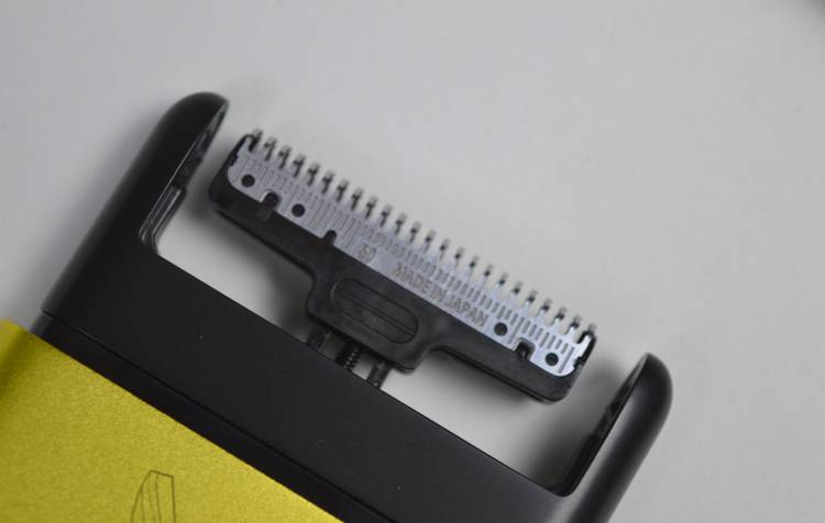 趣味横生，情怀翻涌：须眉变形金刚定制款剃须刀开箱体验