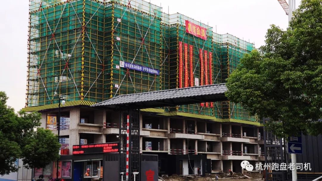 滨江区地铁口新开楼盘,滨江世茂二手房三室