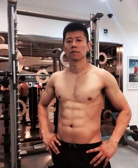 亲爱的热爱的韩商言腹肌,韩商言露出全部腹肌