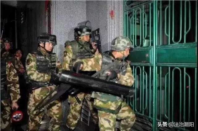 村支书竟是“*毒冰**教父”!4000警力开进他的地下王国!