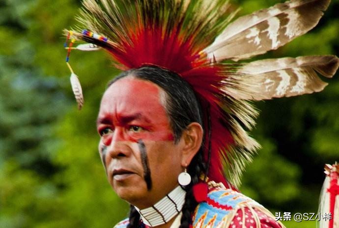 轻盈飘逸的羽毛，承载厚重的文化，演绎珠宝界永不落幕的时尚经典