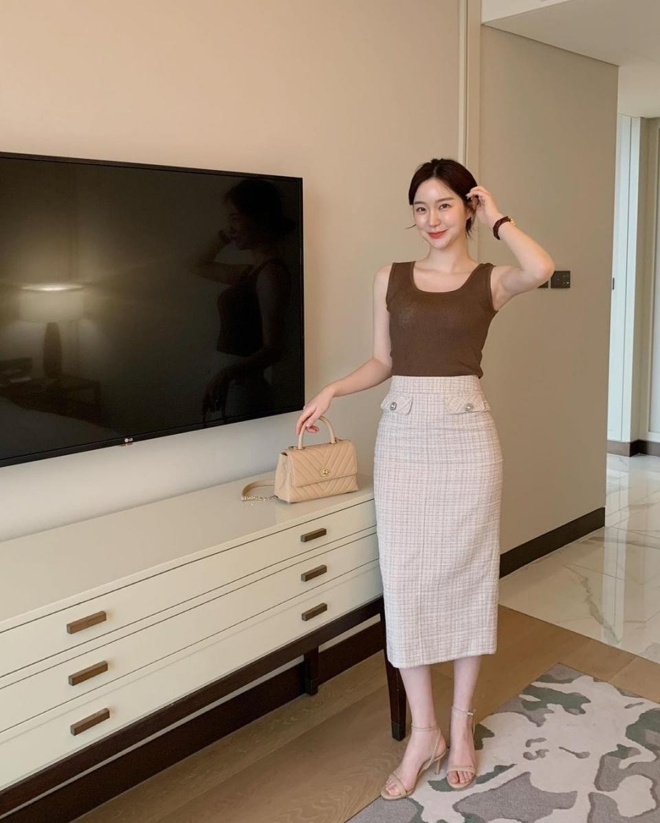 穿裙子如何搭配鞋袜,春天穿裙子配鞋子的思路技巧