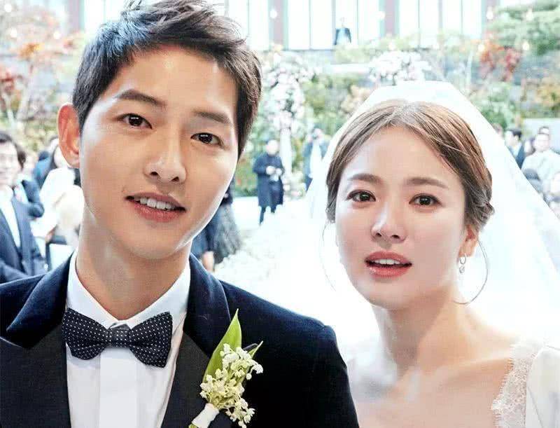 宋仲基去夏威夷度假，宋慧乔狂晒海边贝壳照，是巧合还是隔空PK？