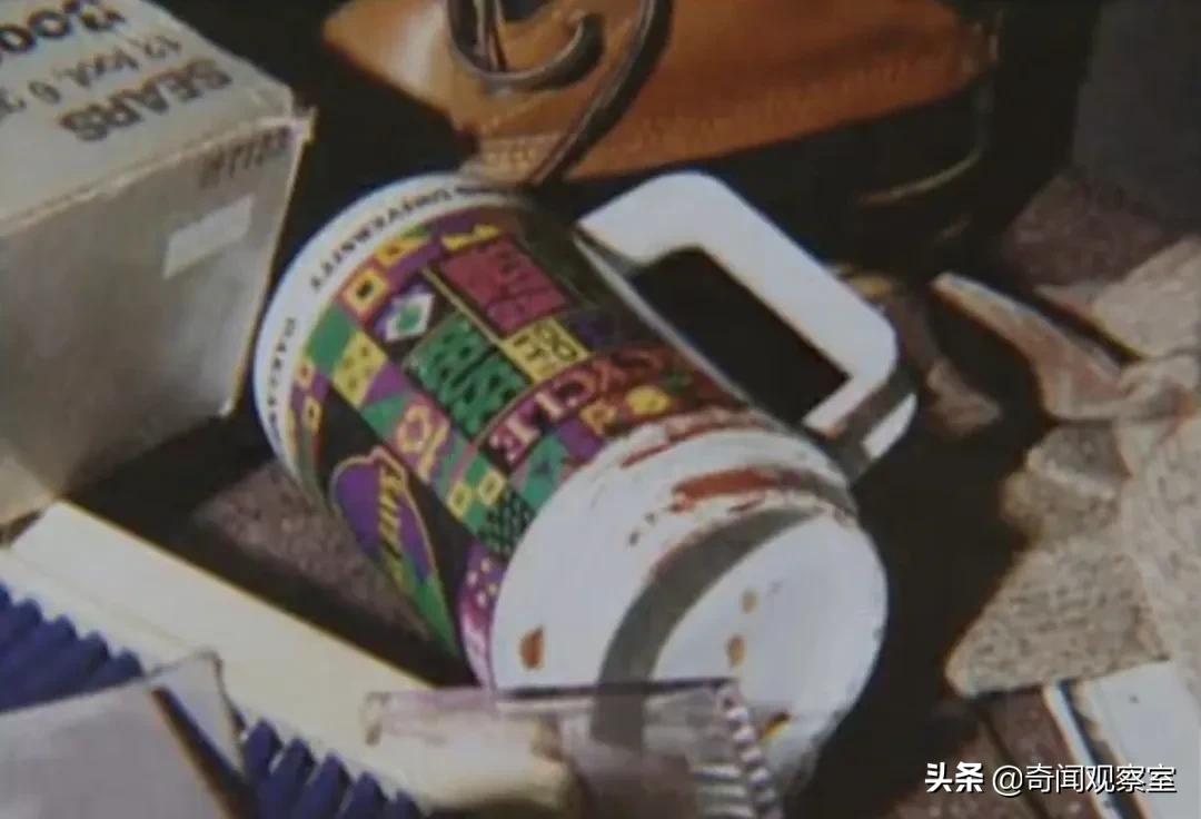 23岁年轻漂亮的女大学生，不为人知的另一面，从乖乖女到伴游女