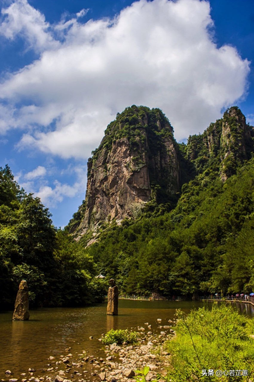 一座山可以用什么词来形容,形容一座山的风景词语