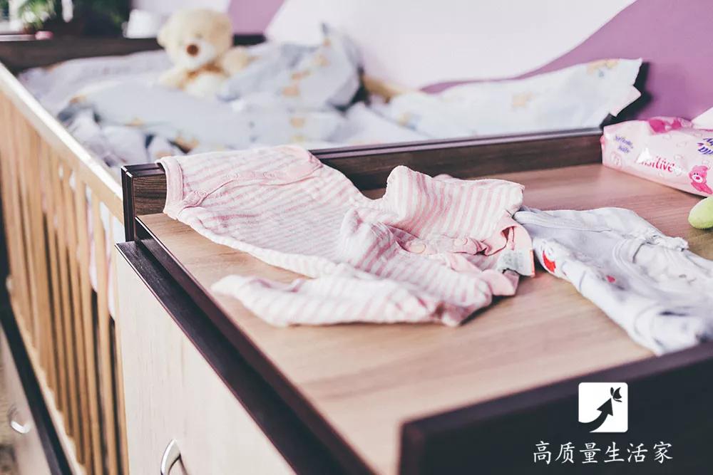 家里不穿的旧衣服都扔掉,家里不穿的旧衣服别再扔垃圾桶了