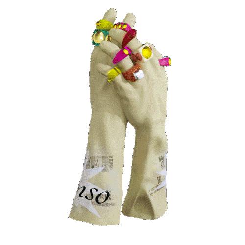 今年夏天，时尚圈流行戴假货