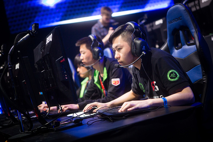 lol青训职业选手大约多少人,lol职业选手在哪里报名