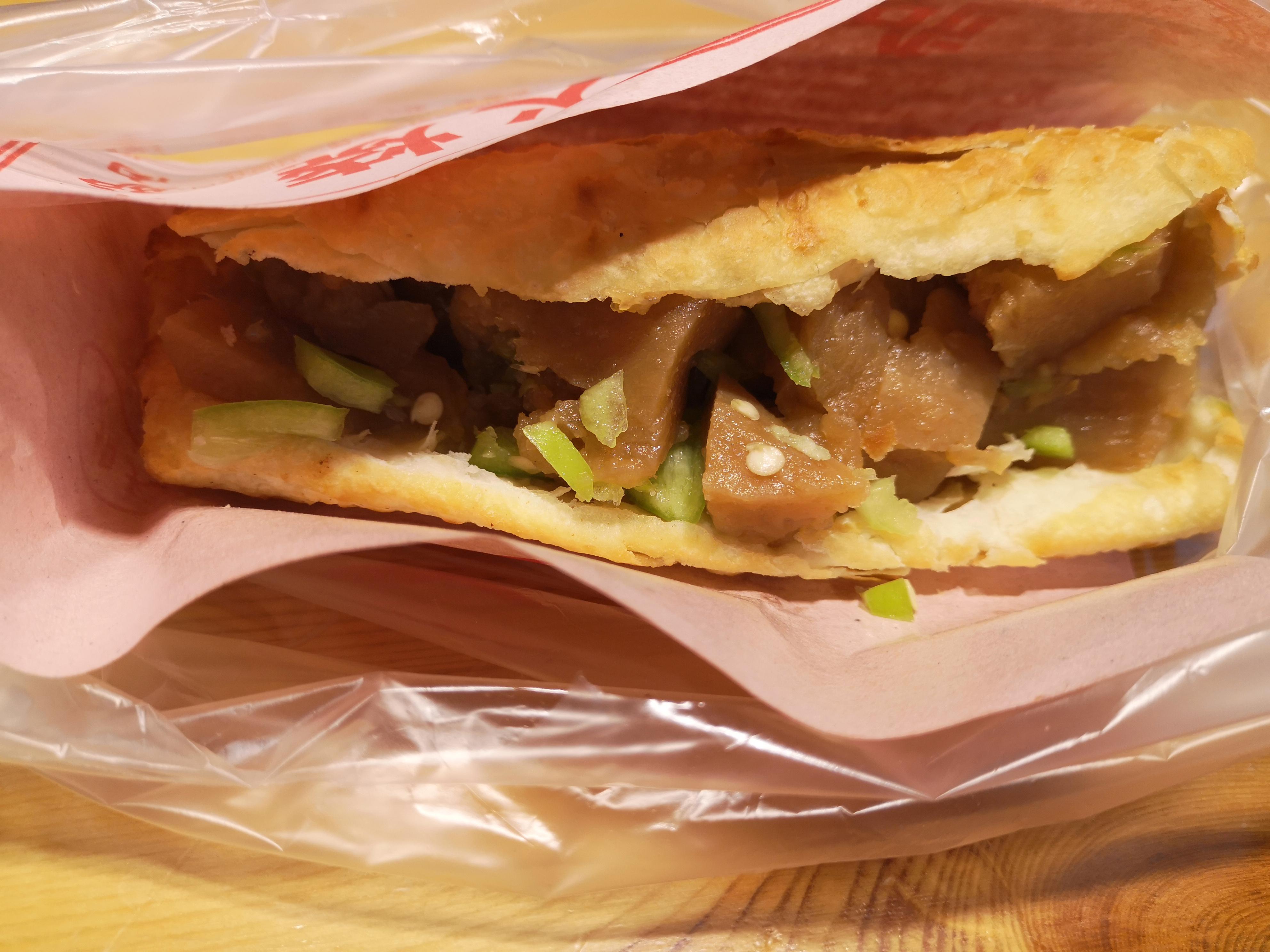 逛颐和园观十七孔桥金光穿洞,离颐和园金光穿洞奇景最近的入口