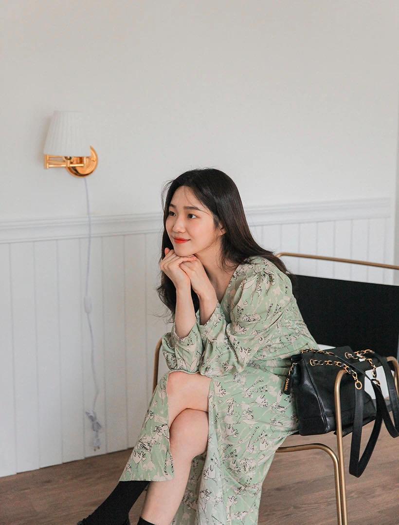 碎花裙与秋天更搭,碎花裙穿搭的正确模式穿出高级感