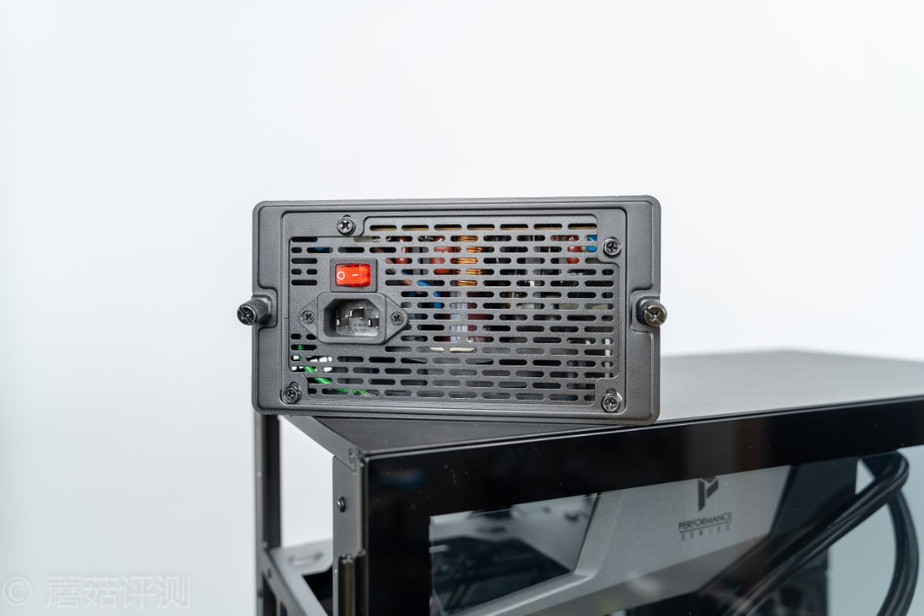 ttgt550金牌全模组电源,tt半模组电源550w