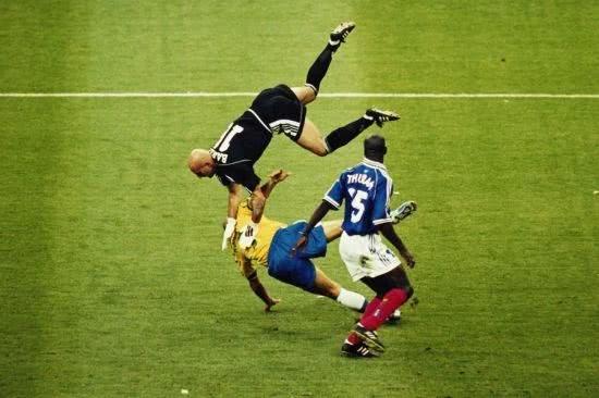 布冯对罗纳尔多,罗纳尔多过布冯