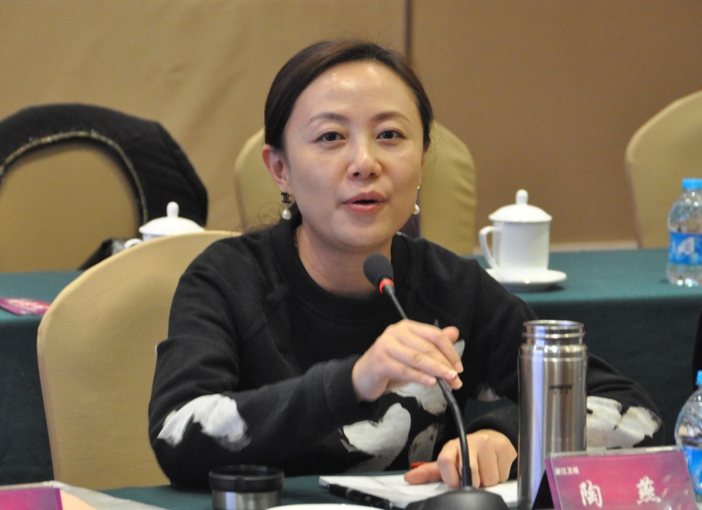 陶燕受贿获刑，引发周冬雨人设危机，限薪令下她也能片酬过亿？